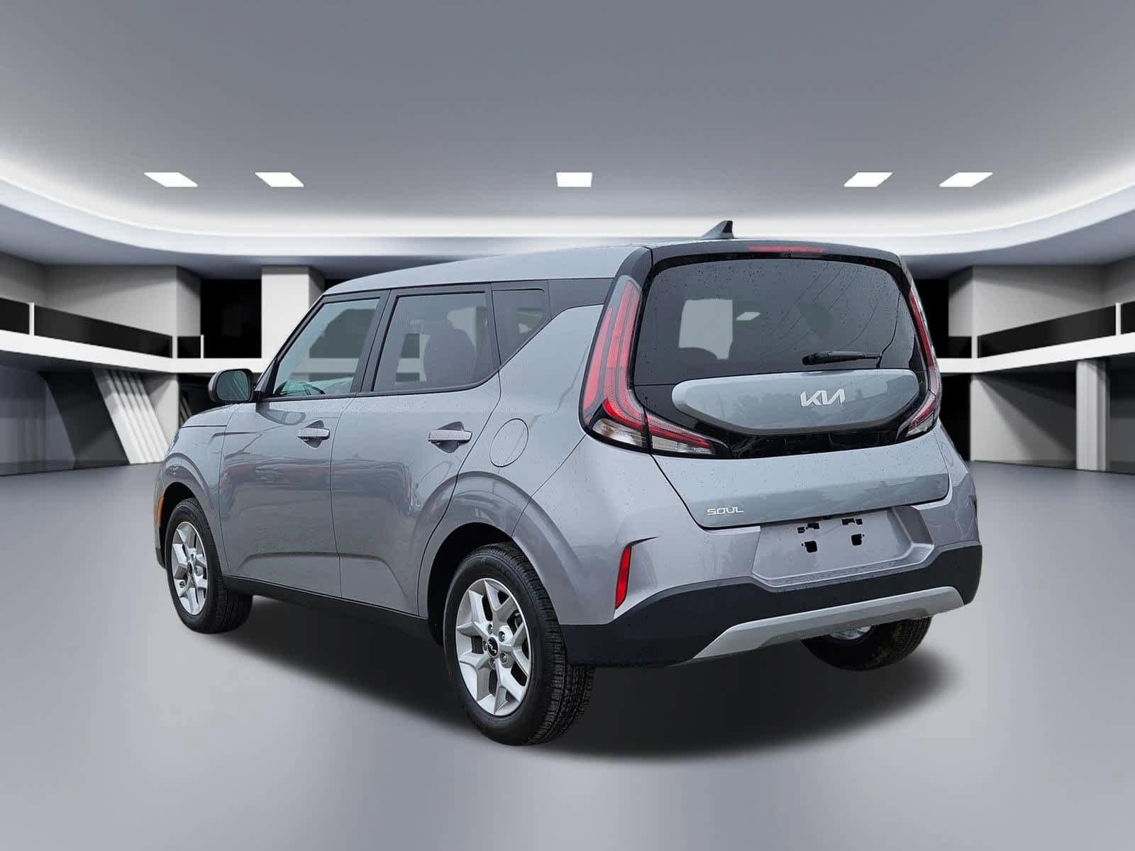 Certified 2025 Kia Soul LX w/ LX Technology Package FWD image 4