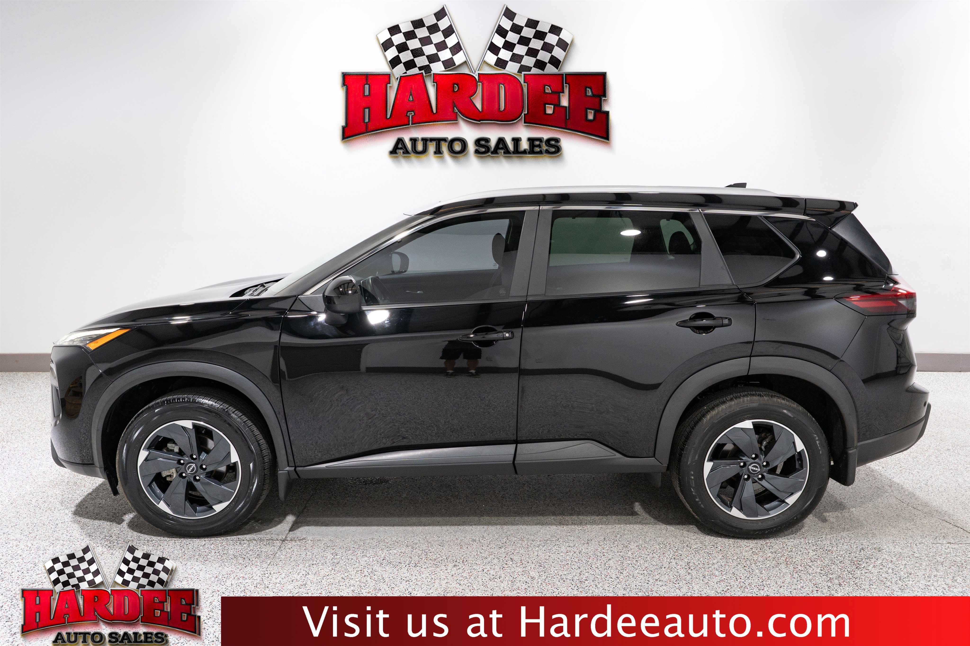 Used 2025 Nissan Rogue SV w/ SV Premium Package FWD image 1