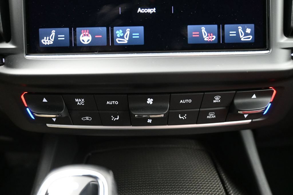 Used 2023 Maserati Levante GT AWD/4WD image 14