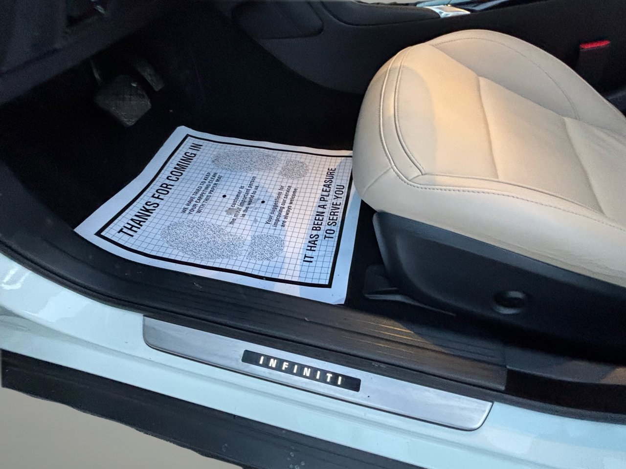 Used 2018 INFINITI QX30 Premium w/ Navigation Package image 10