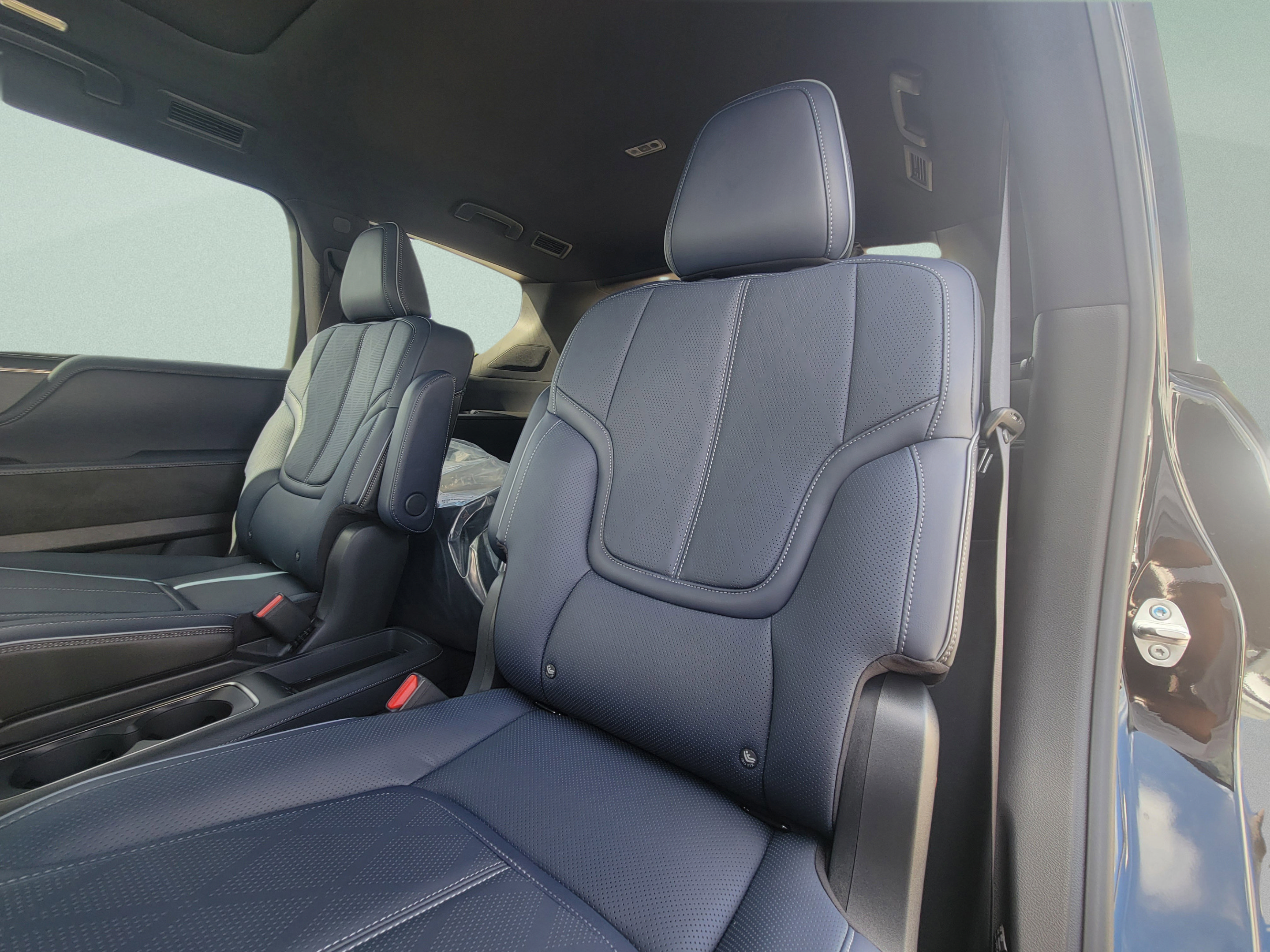 Used 2026 INFINITI QX80 4WD w/ Sport Exterior Package image 13