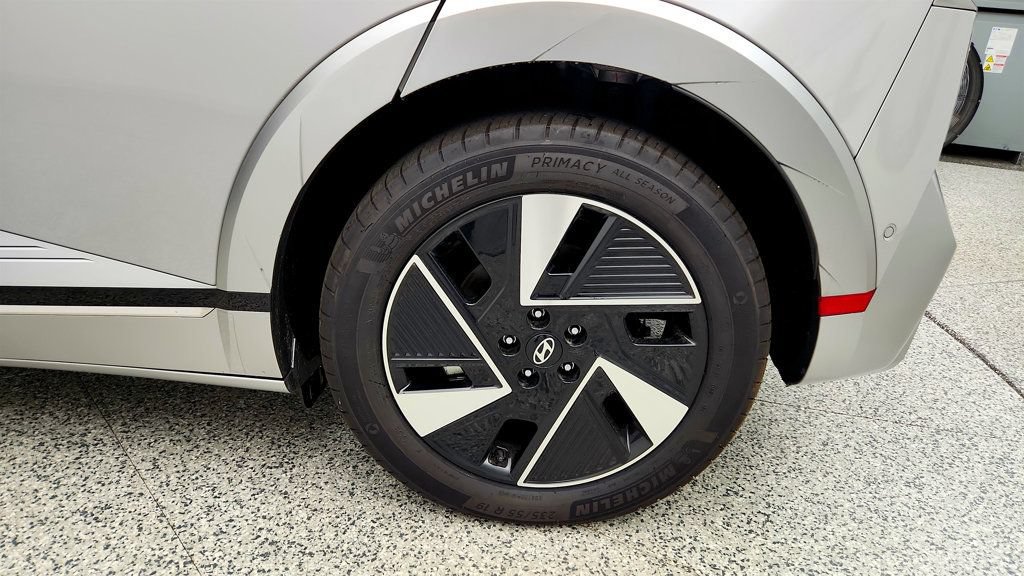 Used 2025 Hyundai Ioniq 5 Limited RWD image 9