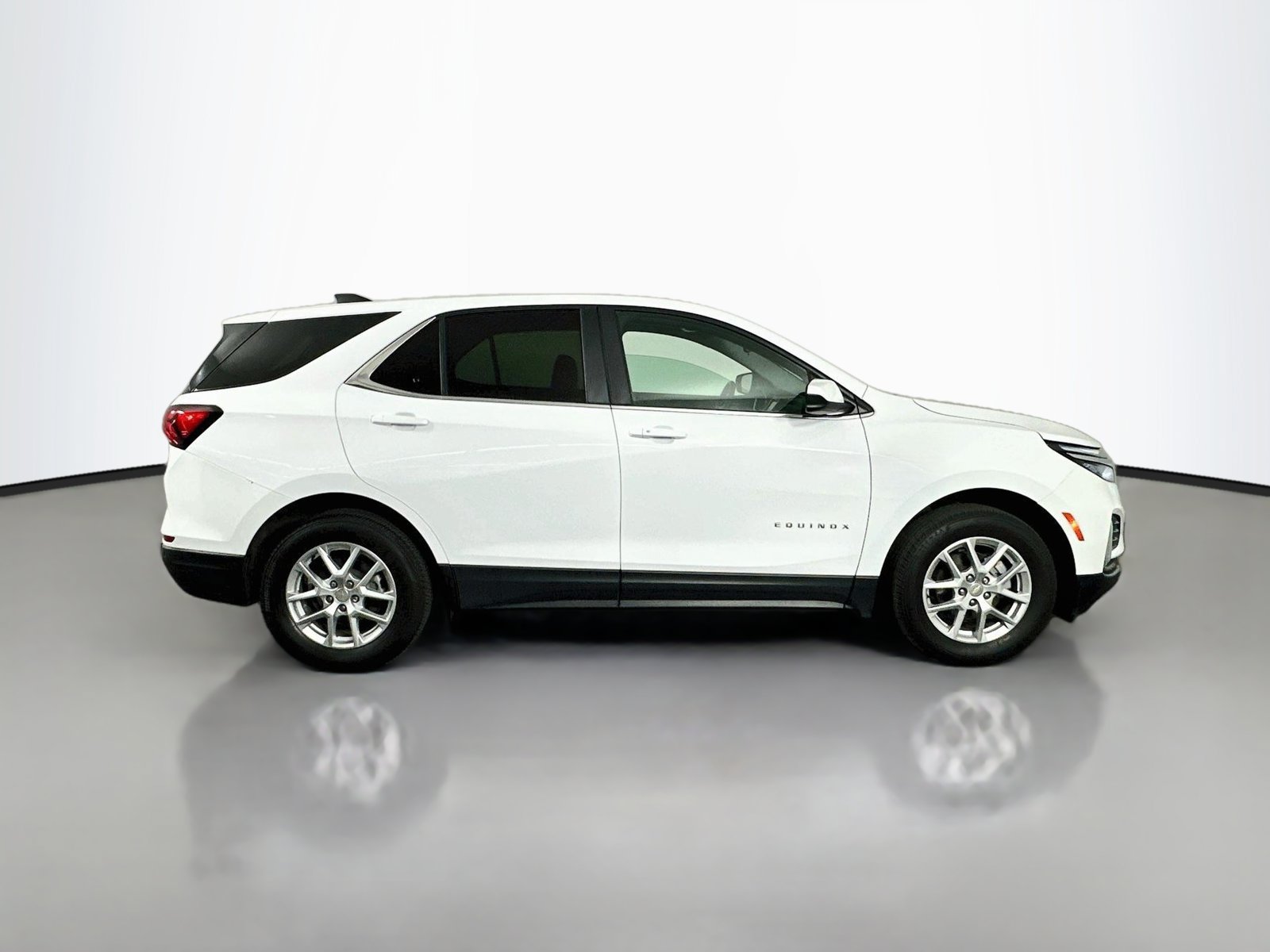 Used 2024 Chevrolet Equinox LT AWD/4WD image 9