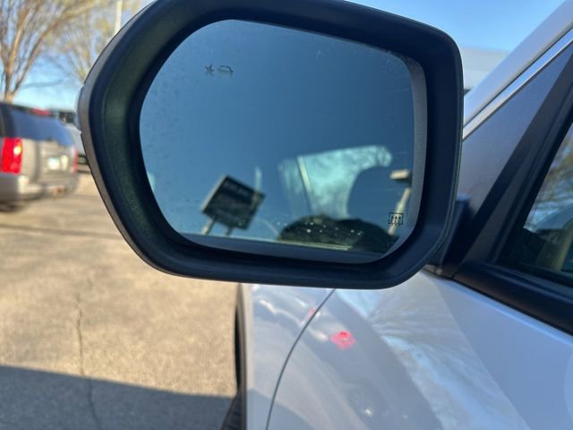 Used 2025 GMC Acadia Elevation image 28