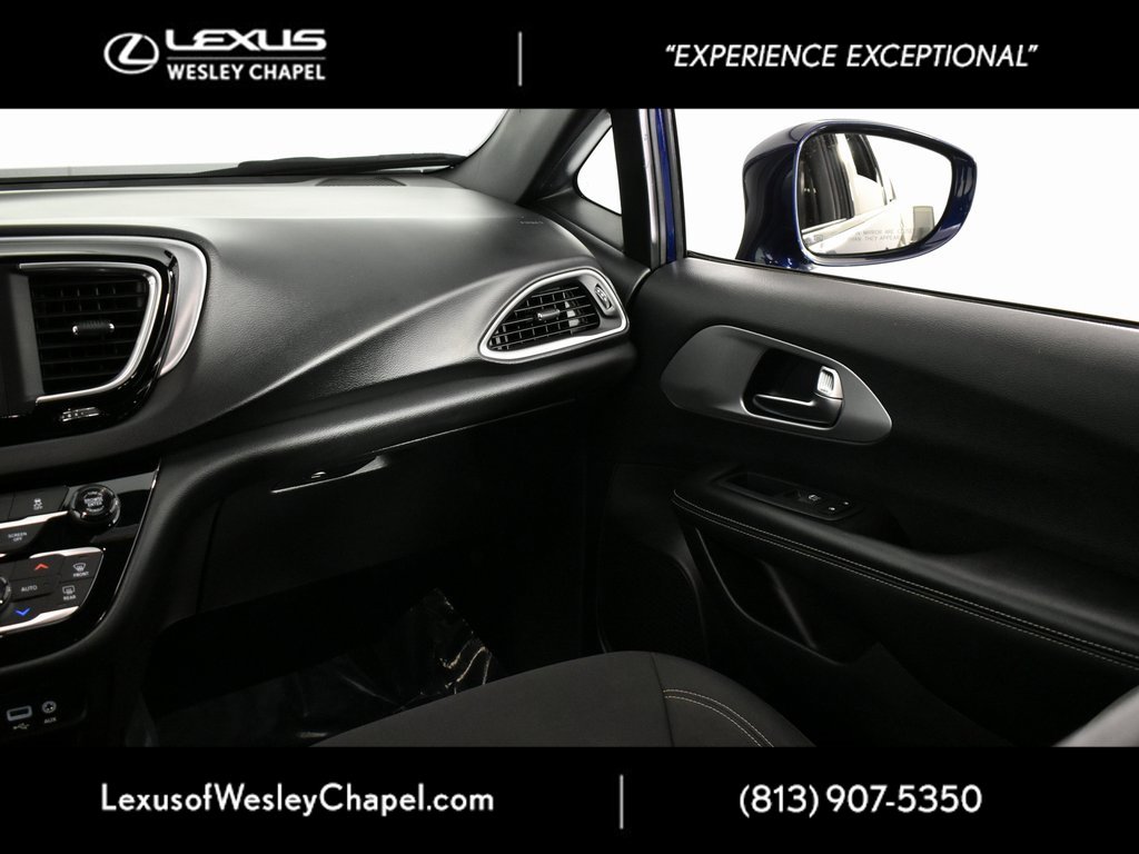 Used 2020 Chrysler Pacifica Touring w/ S Appearance Package image 27