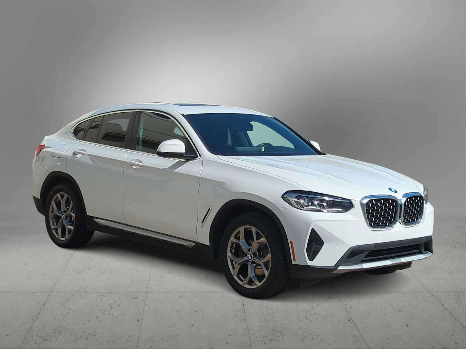 Used 2023 BMW X4 xDrive30i w/ Premium Package image 2
