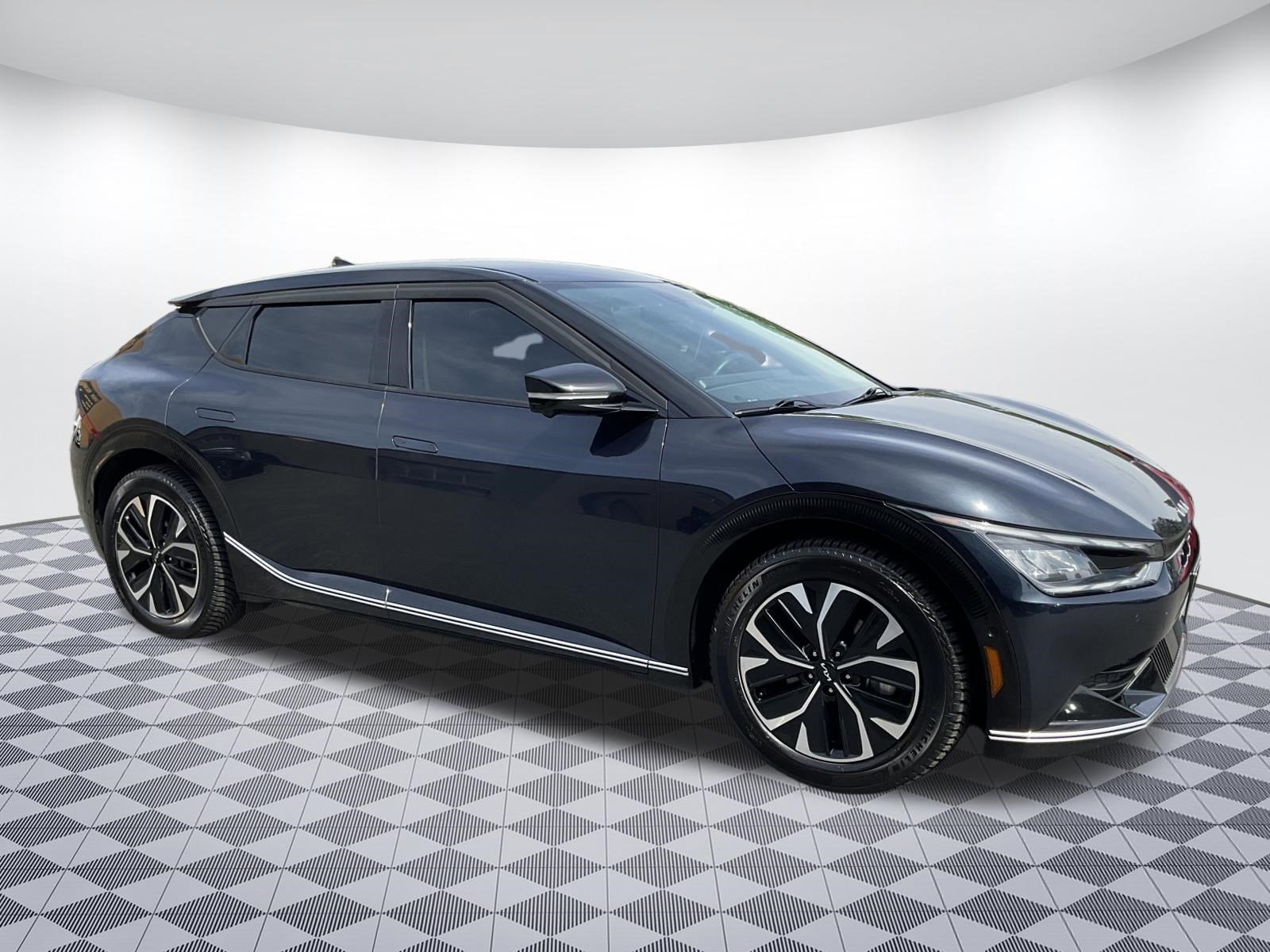 Used 2022 Kia EV6 Wind w/ Wind Technology Package AWD/4WD image 1