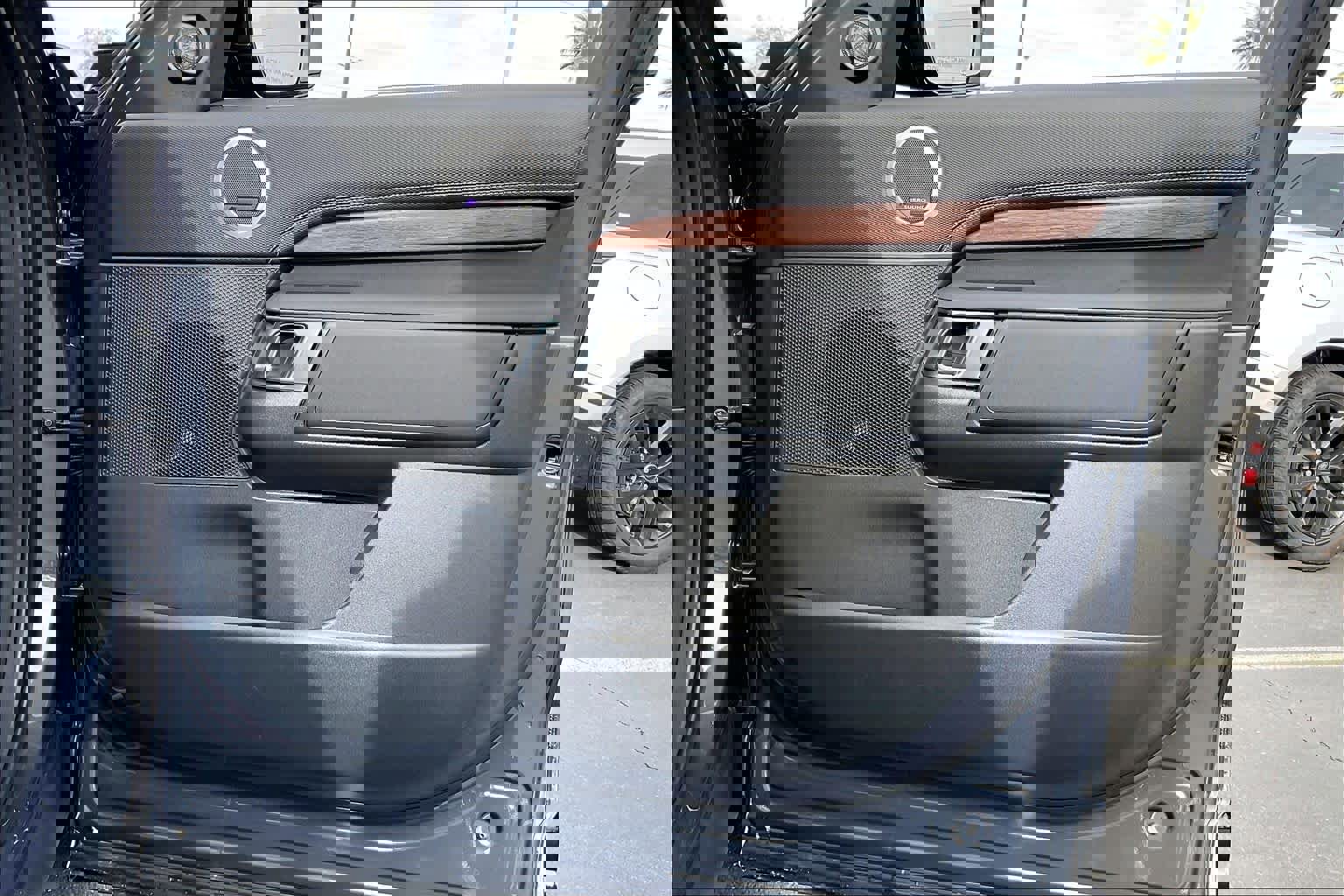 New 2026 Land Rover Discovery Dynamic SE image 30