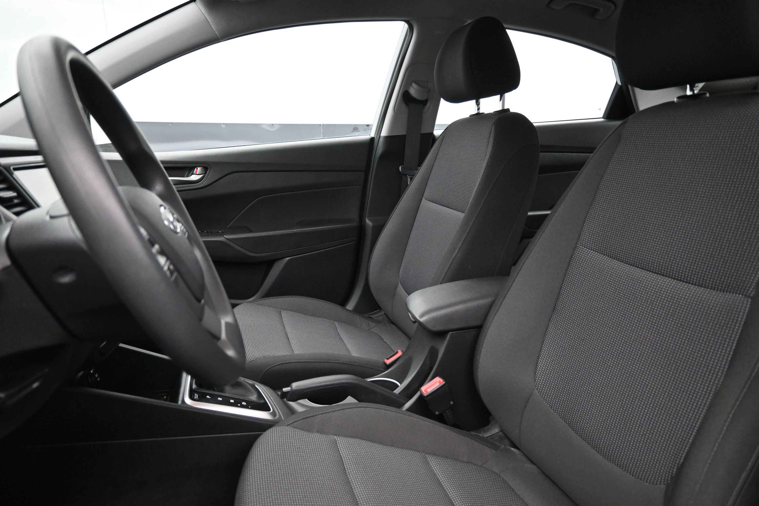 Used 2022 Hyundai Accent SEL w/ Cargo Package FWD image 11