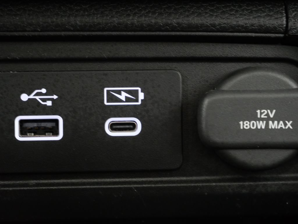 Used 2025 Honda Pilot TrailSport image 23