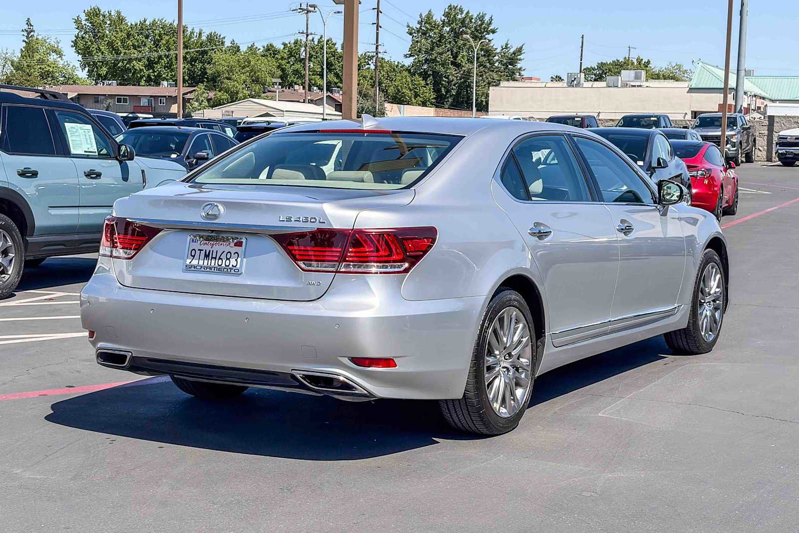 Used 2015 Lexus LS 460 L w/ Ultra Luxury Package image 4
