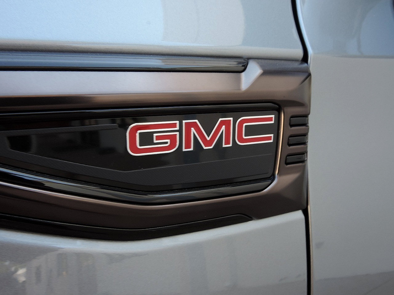 New 2026 GMC Yukon XL AT4 Ultimate w/ LPO, Floor Liner Package AWD/4WD image 17