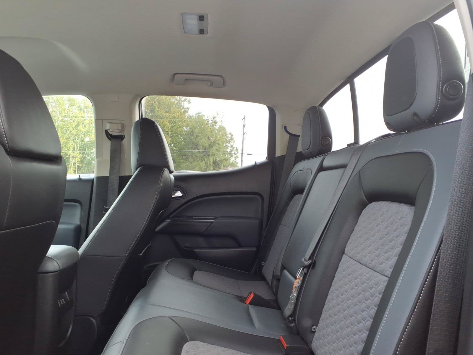 Used 2018 Chevrolet Colorado Z71 AWD/4WD image 11