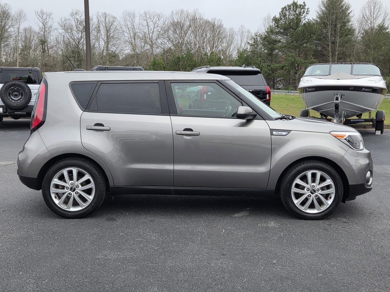 Used 2017 Kia Soul + image 3