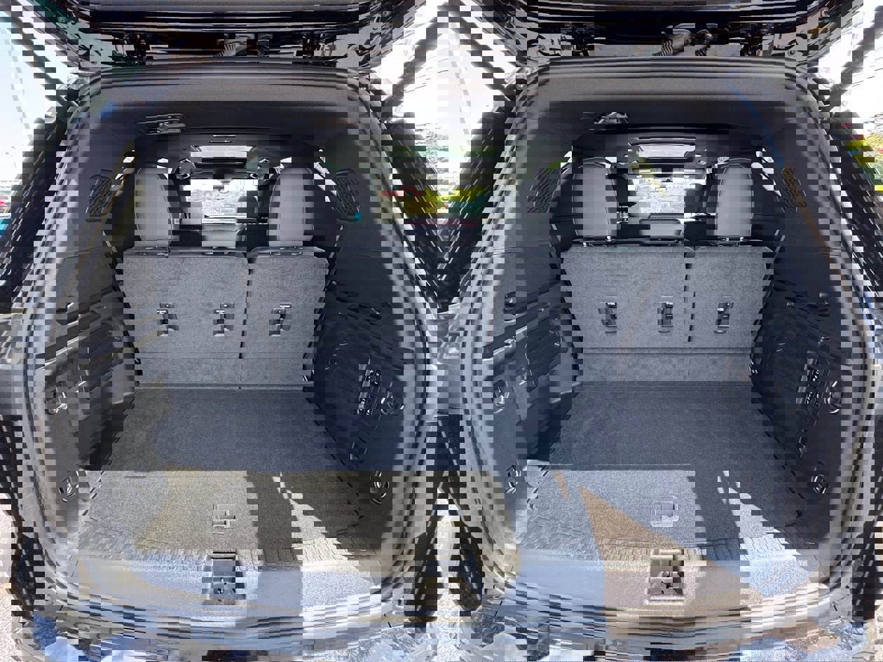 Used 2024 Chevrolet Traverse RS image 9