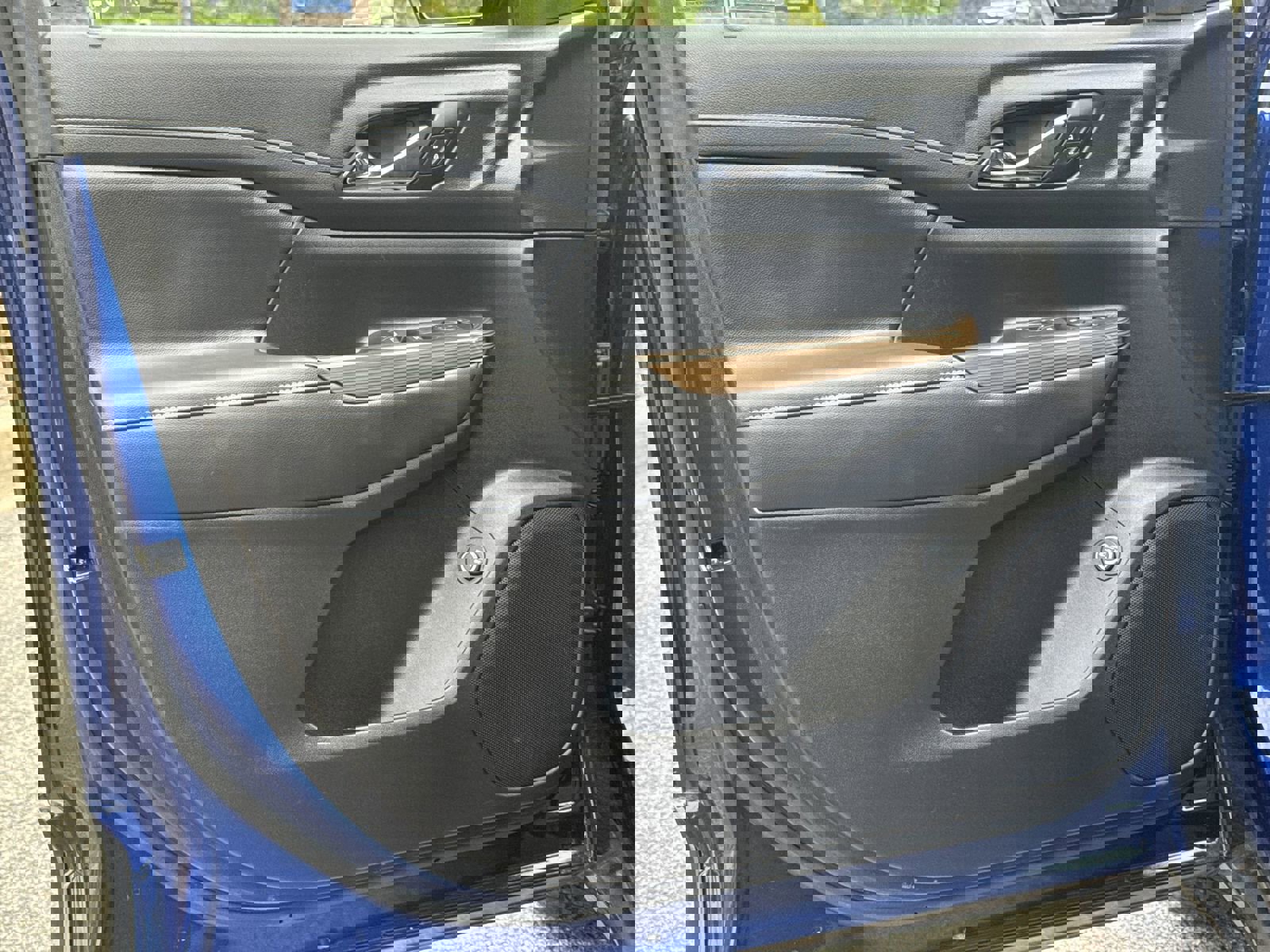 Certified 2023 GMC Acadia SLE w/ Driver Convenience Package image 13