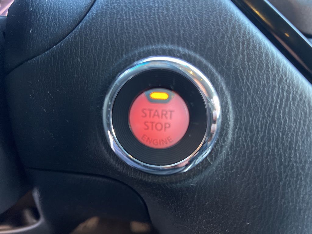 Used 2014 Nissan Pathfinder SV image 19