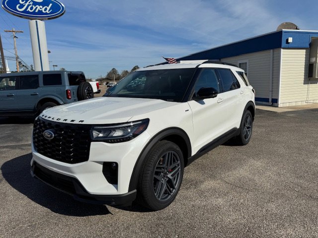 Used 2025 Ford Explorer ST-Line w/ Premium Package image 2