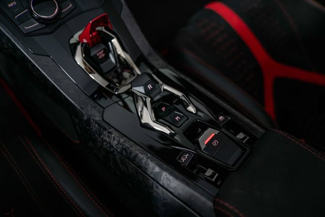 Used 2019 Lamborghini Huracan Performante AWD/4WD image 25