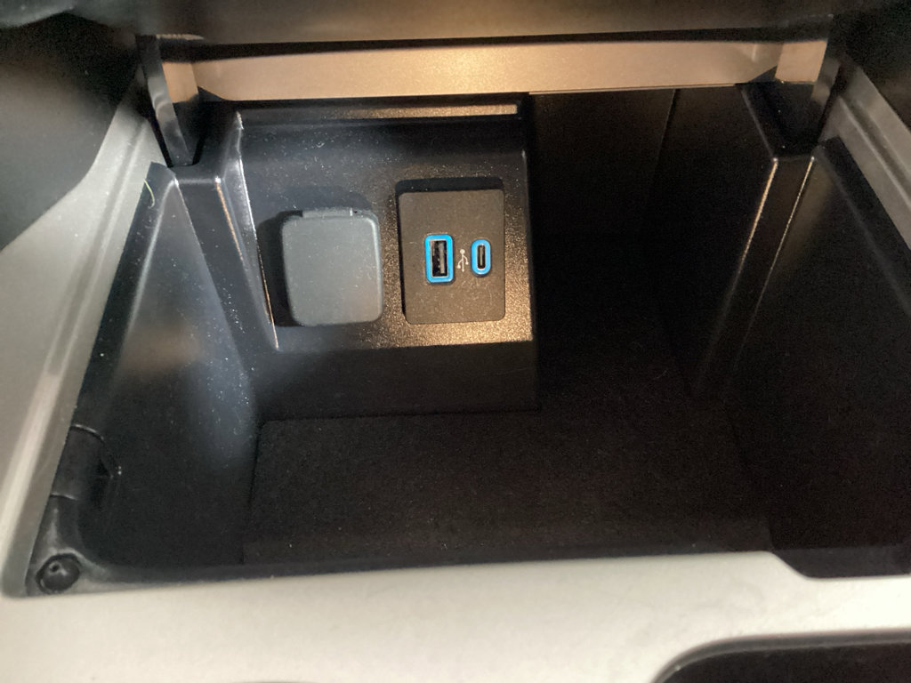 Used 2023 Ford Explorer XLT image 30