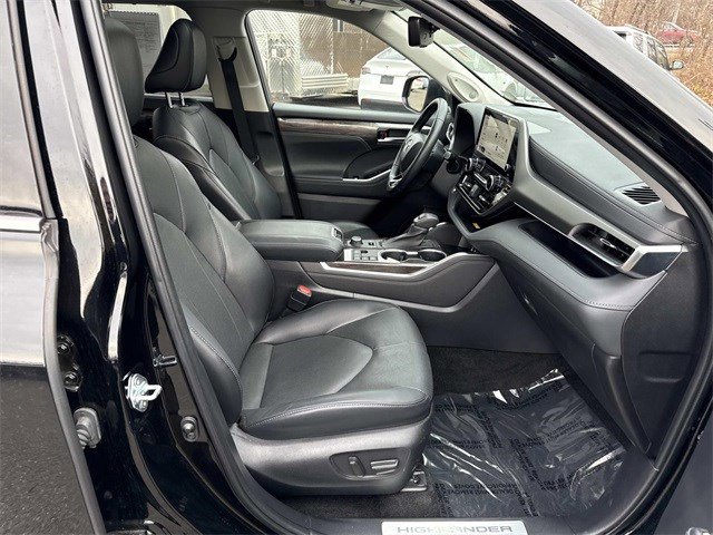 Used 2023 Toyota Highlander Limited image 9