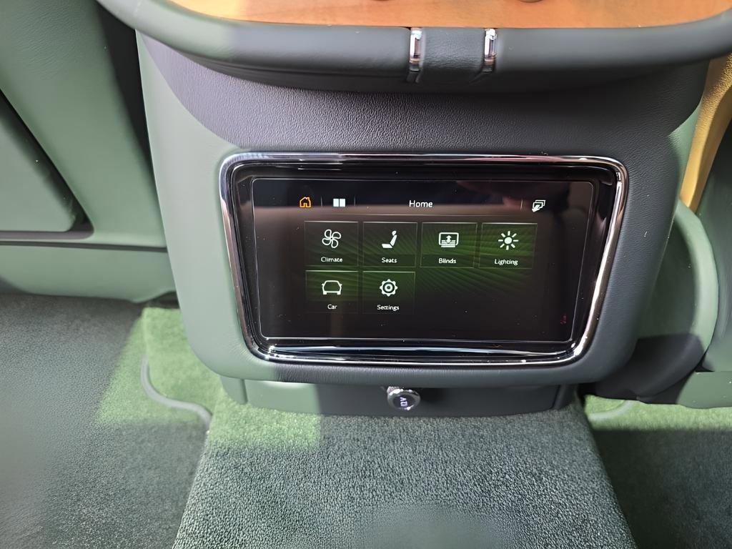 New 2025 Bentley Bentayga image 32