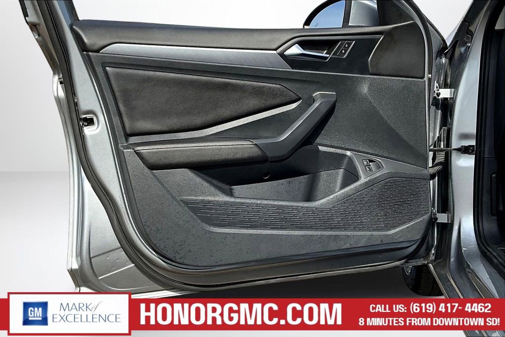 Used 2024 Volkswagen Jetta SE image 19