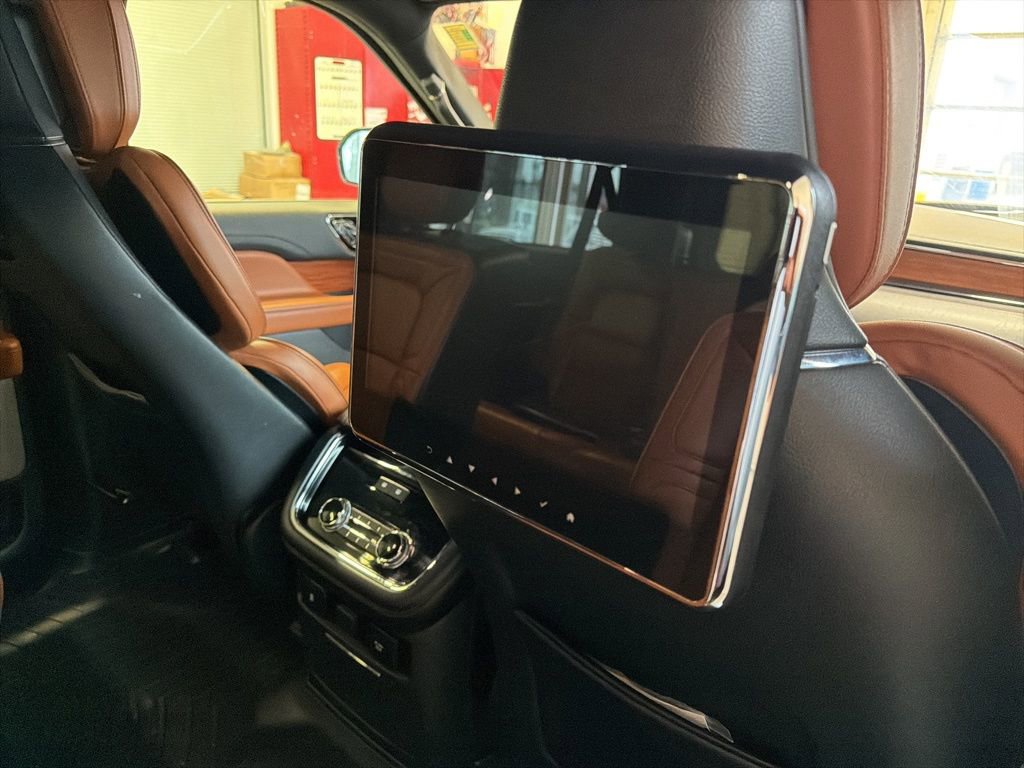 Used 2019 Lincoln Navigator L Reserve image 15