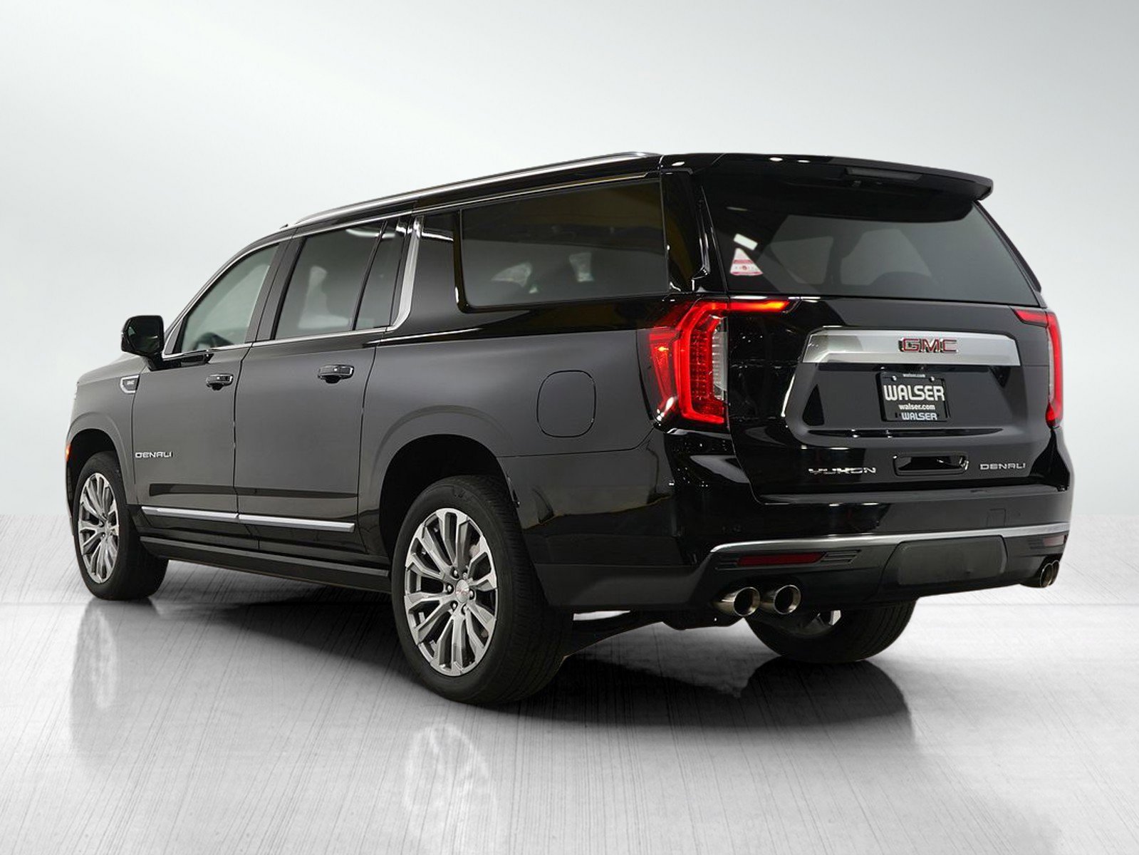 Used 2022 GMC Yukon XL Denali image 3
