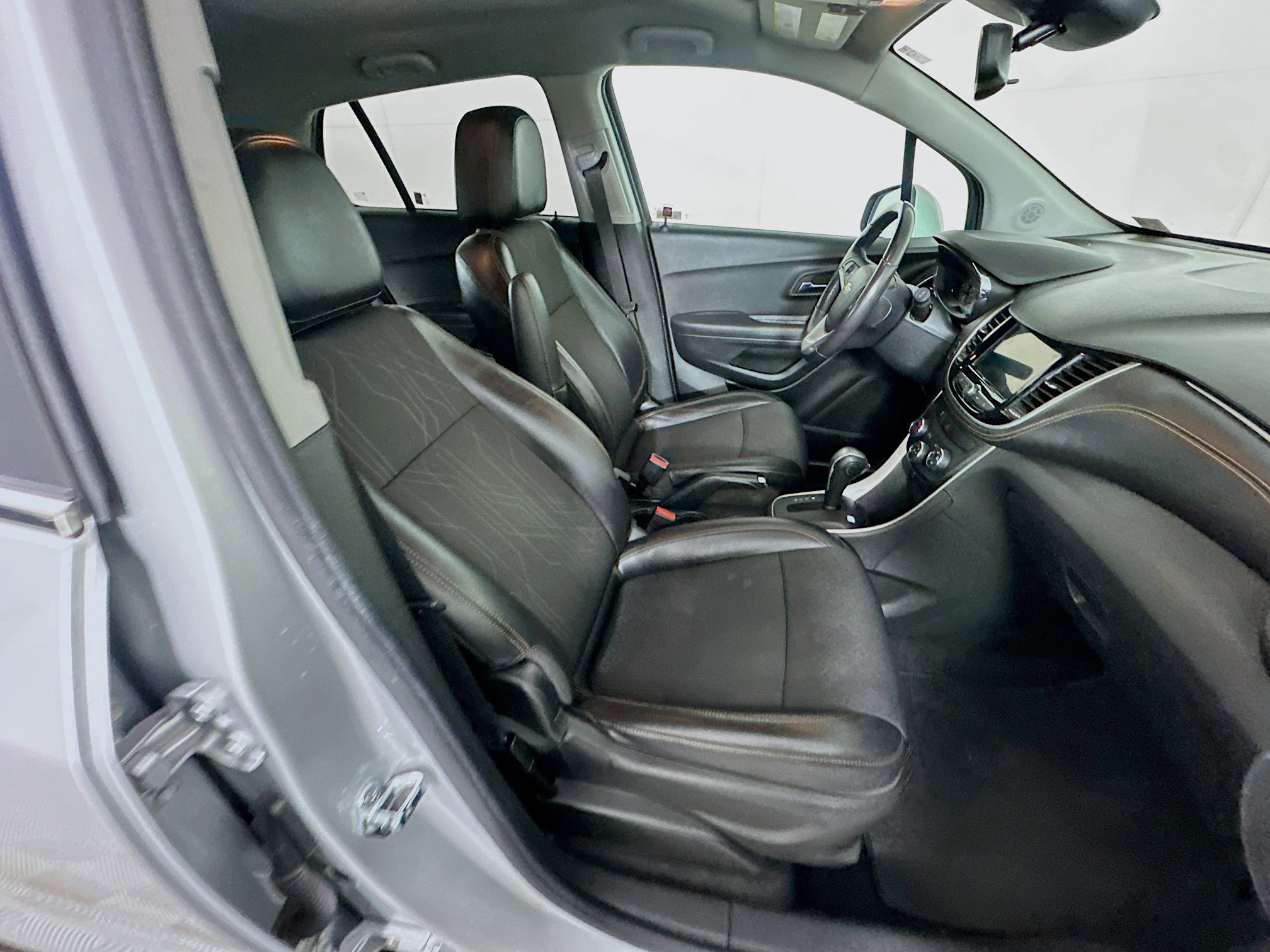 Used 2019 Chevrolet Trax LT w/ LT Convenience Package image 27