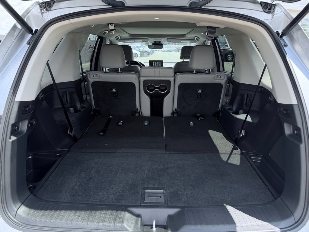 Used 2025 Honda Pilot Elite image 12