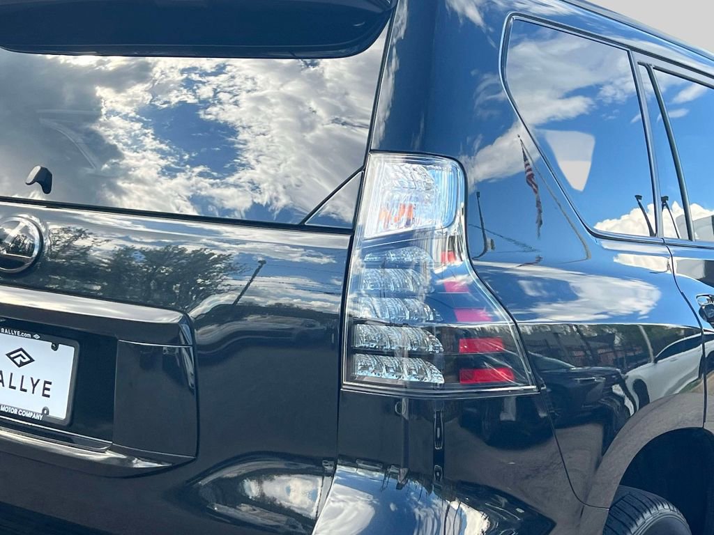 Used 2023 Lexus GX 460 Luxury w/ Sport Design Package image 9