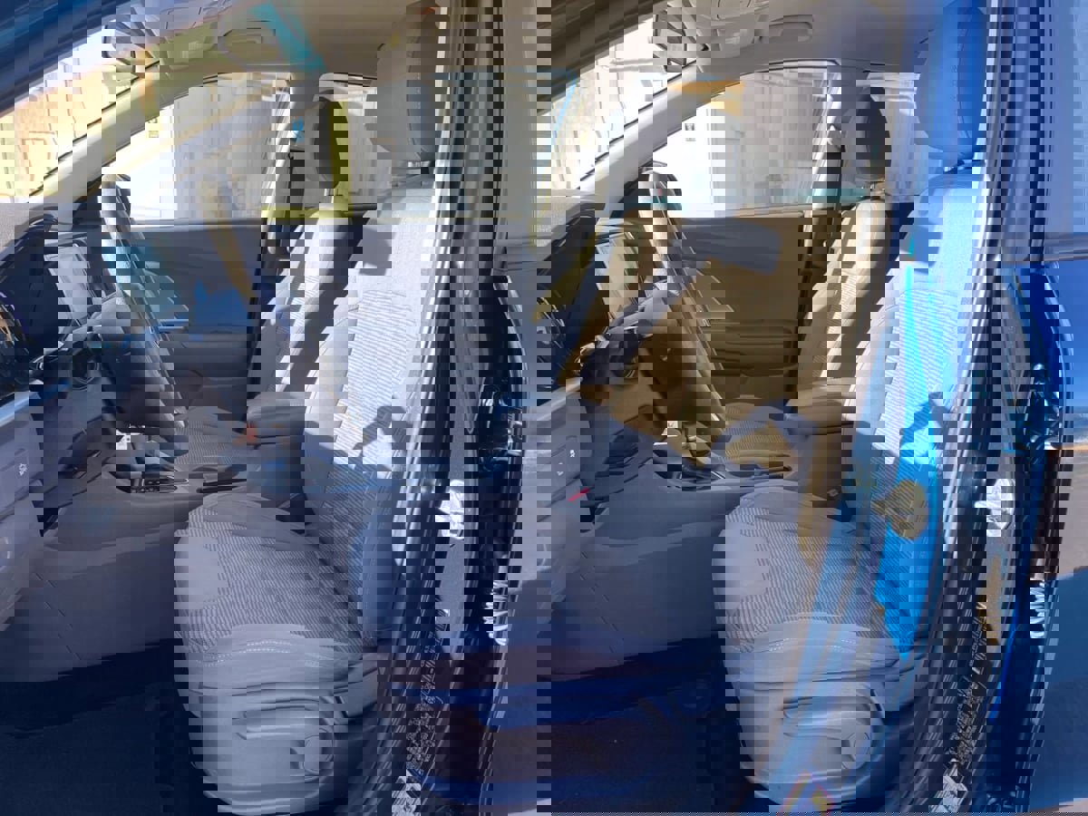 Used 2020 Kia Niro LX image 11