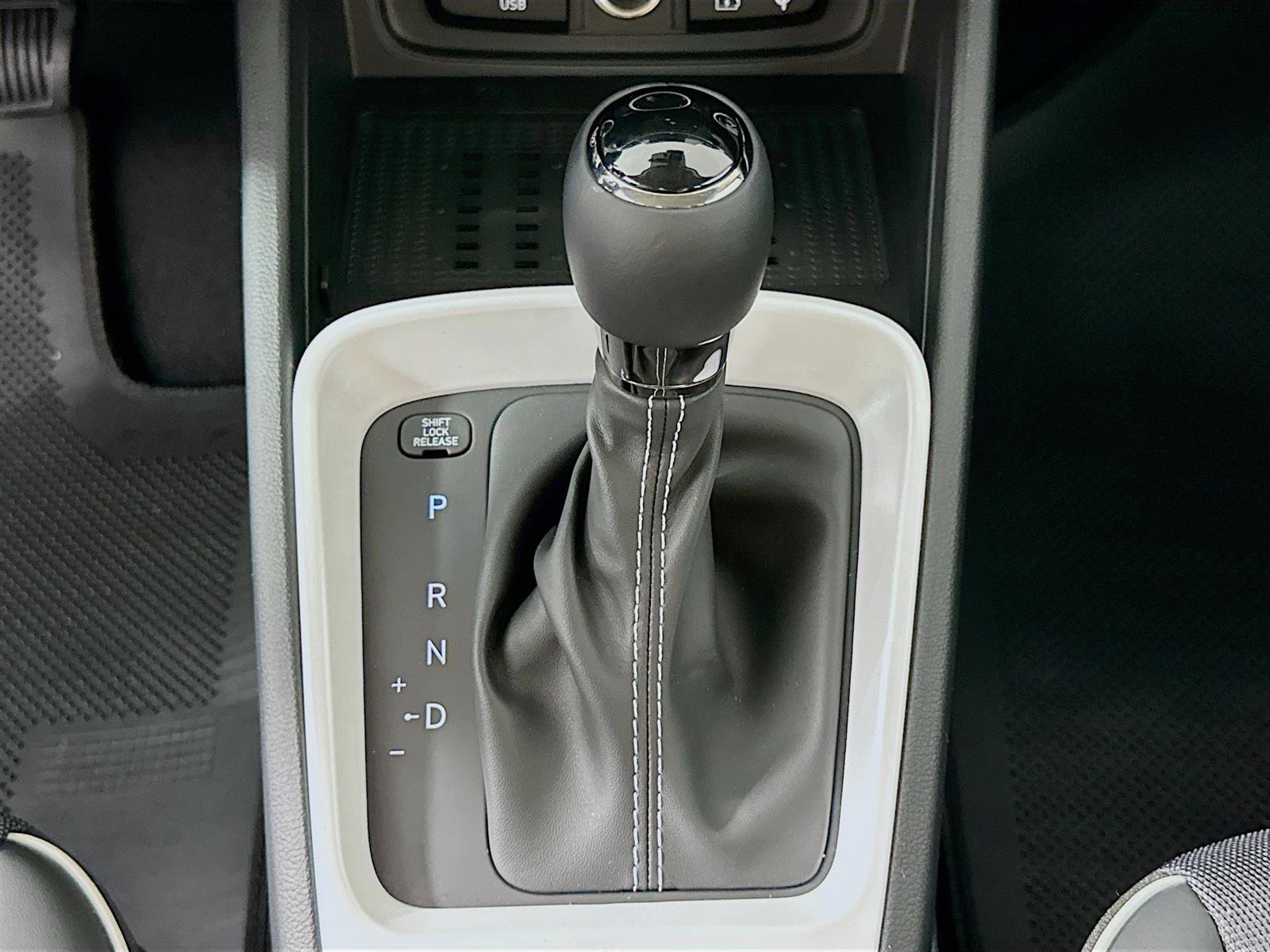 New 2025 Hyundai Venue Limited image 17