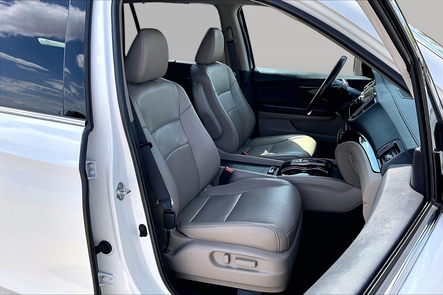 Used 2019 Honda Pilot Touring image 7