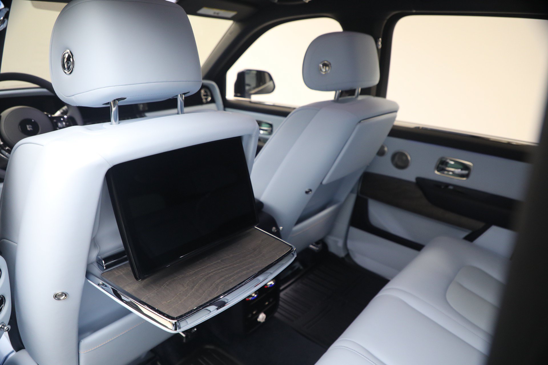 Certified 2025 Rolls-Royce Cullinan AWD/4WD image 22