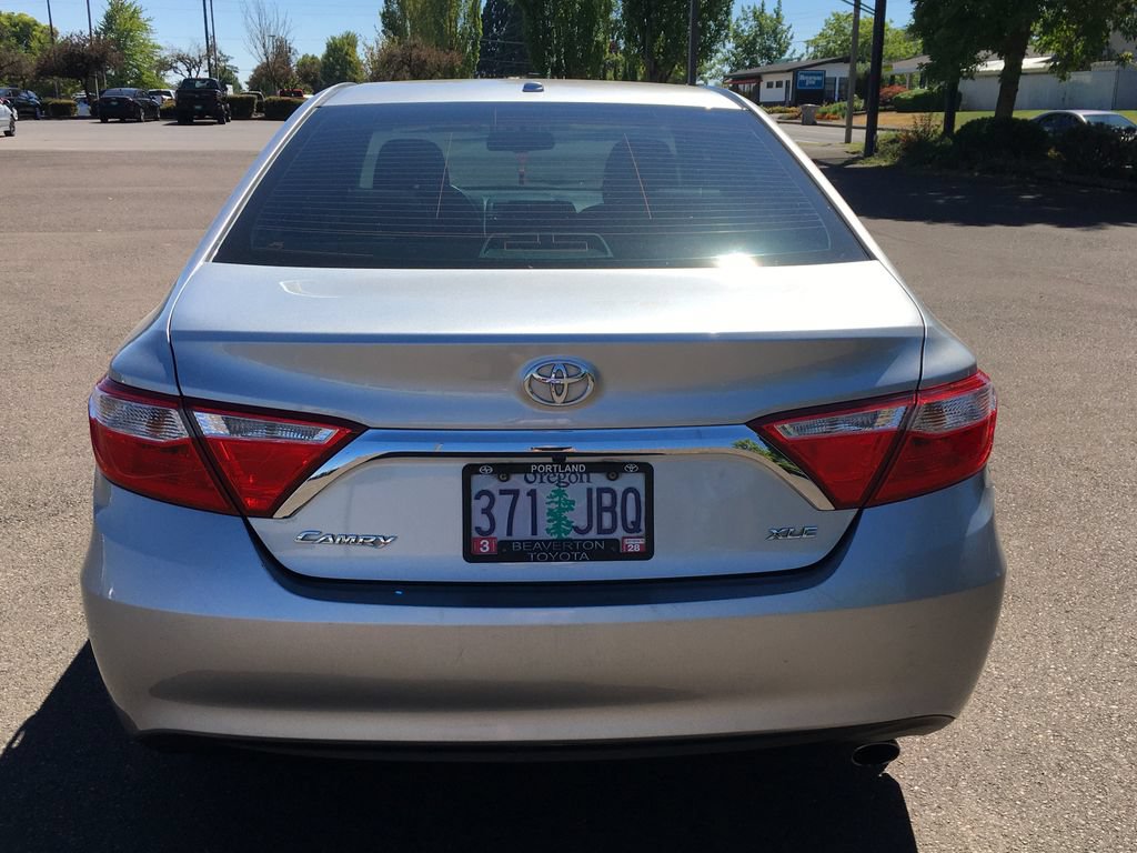 Used 2015 Toyota Camry XLE w/ Moonroof Package FWD image 5