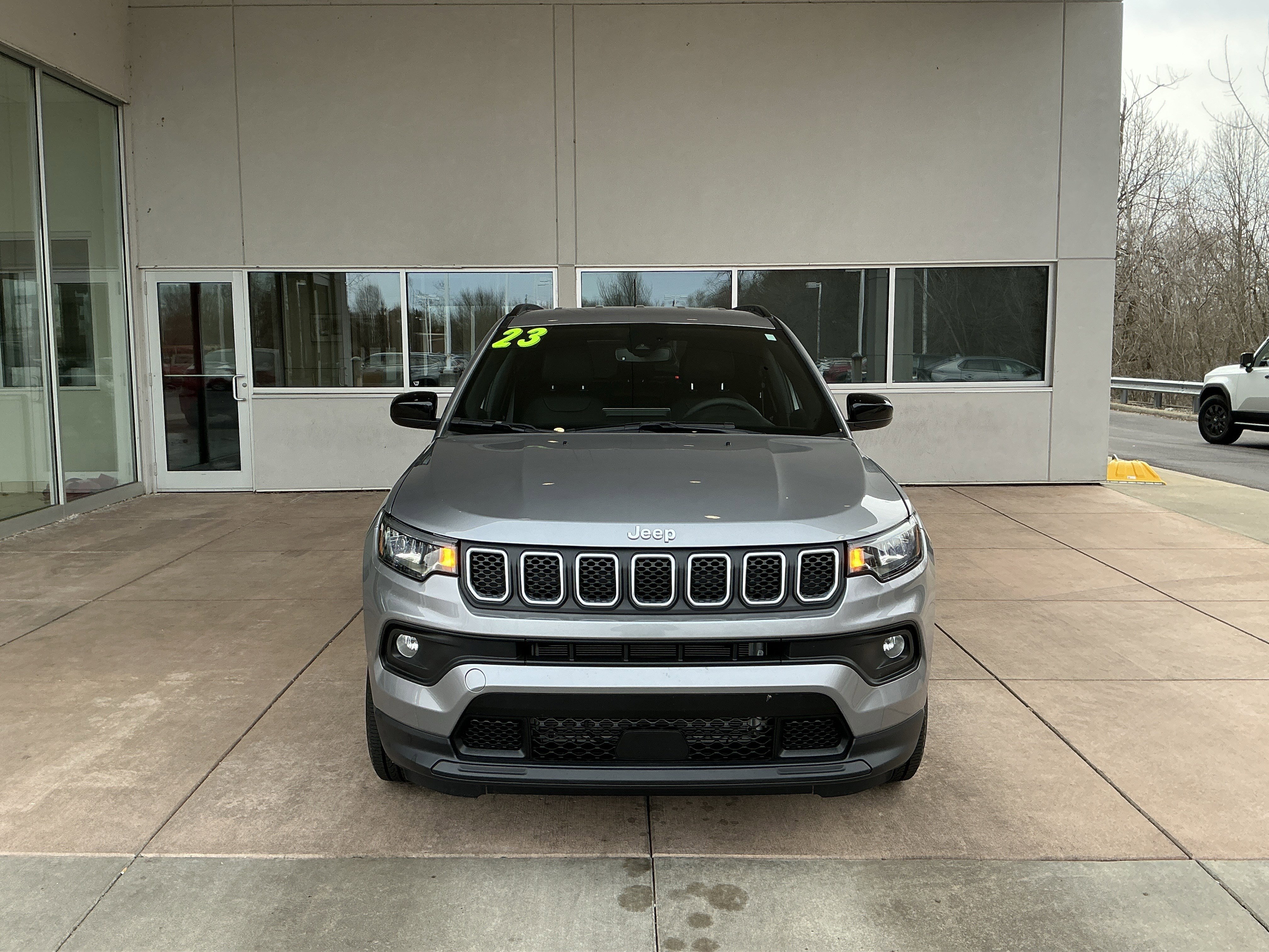 Used 2023 Jeep Compass Latitude image 2