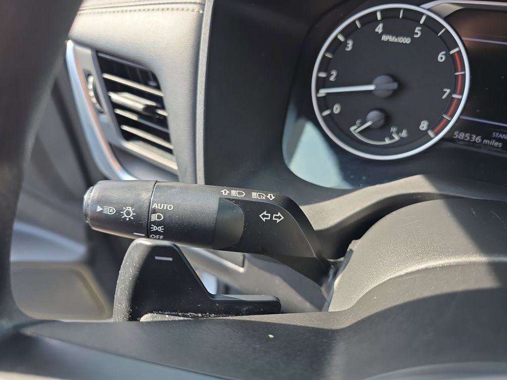 Used 2024 Nissan Rogue S FWD image 15