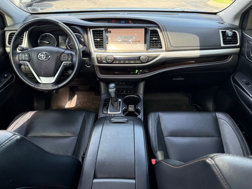 Used 2018 Toyota Highlander XLE AWD/4WD image 14