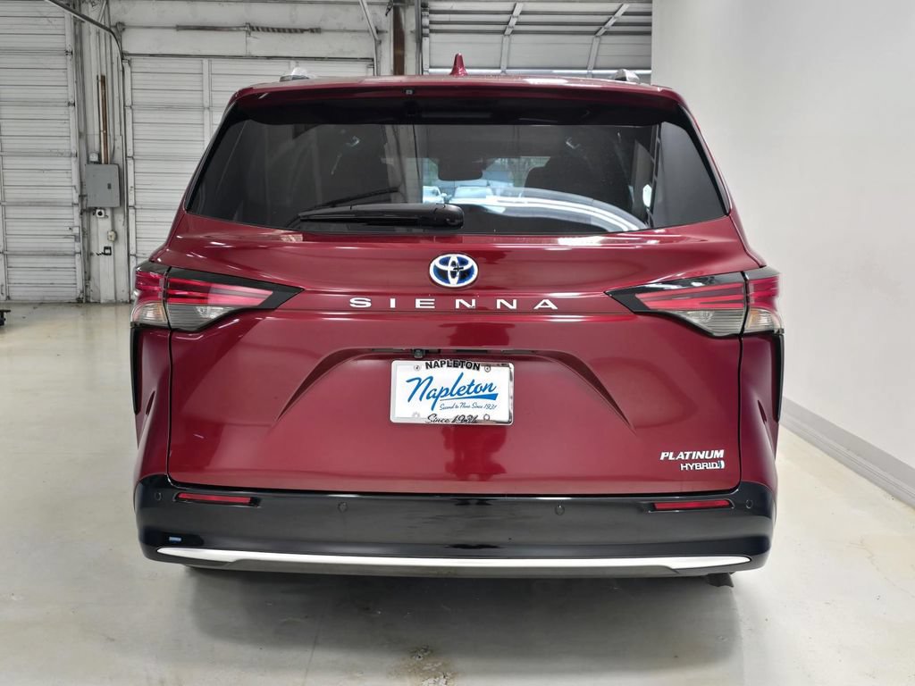 Used 2024 Toyota Sienna Platinum FWD image 4