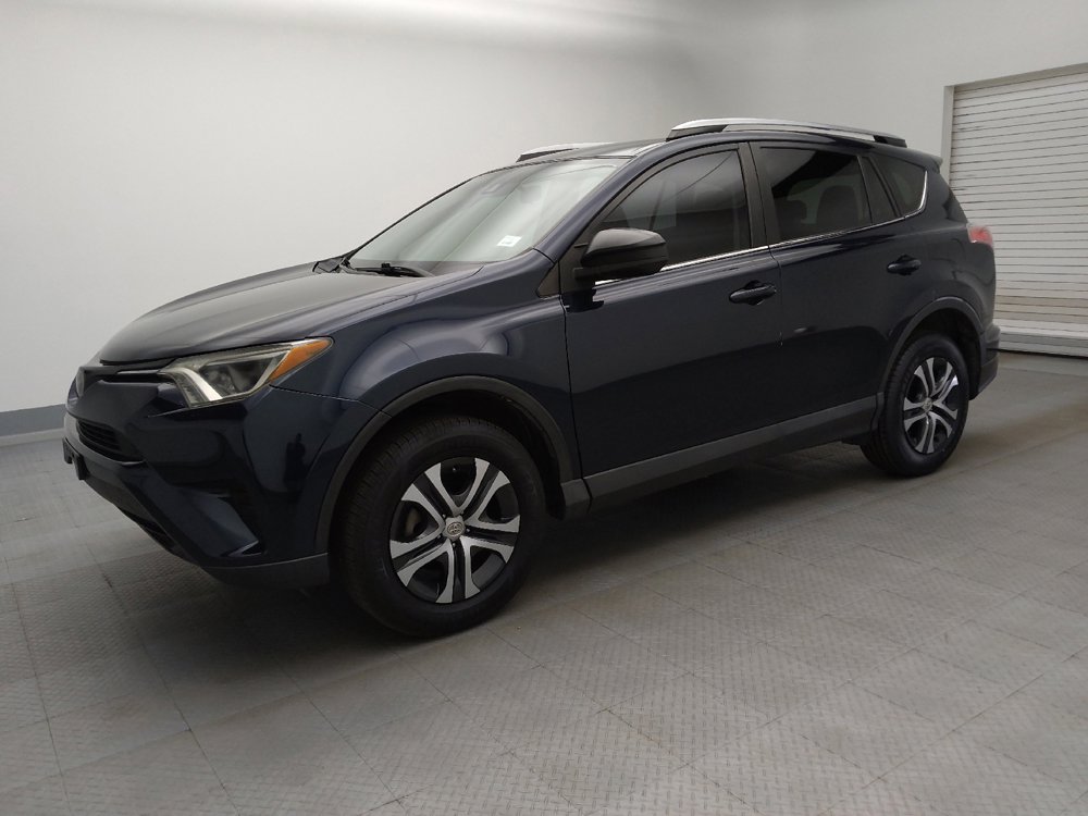 Used 2018 Toyota RAV4 LE FWD image 2