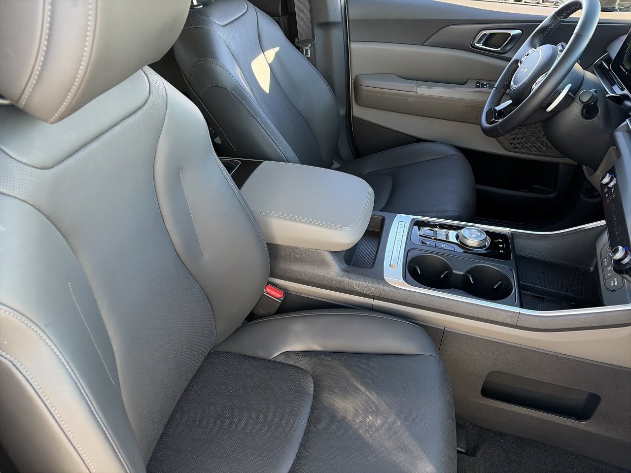 Certified 2026 Kia Carnival EX FWD image 10