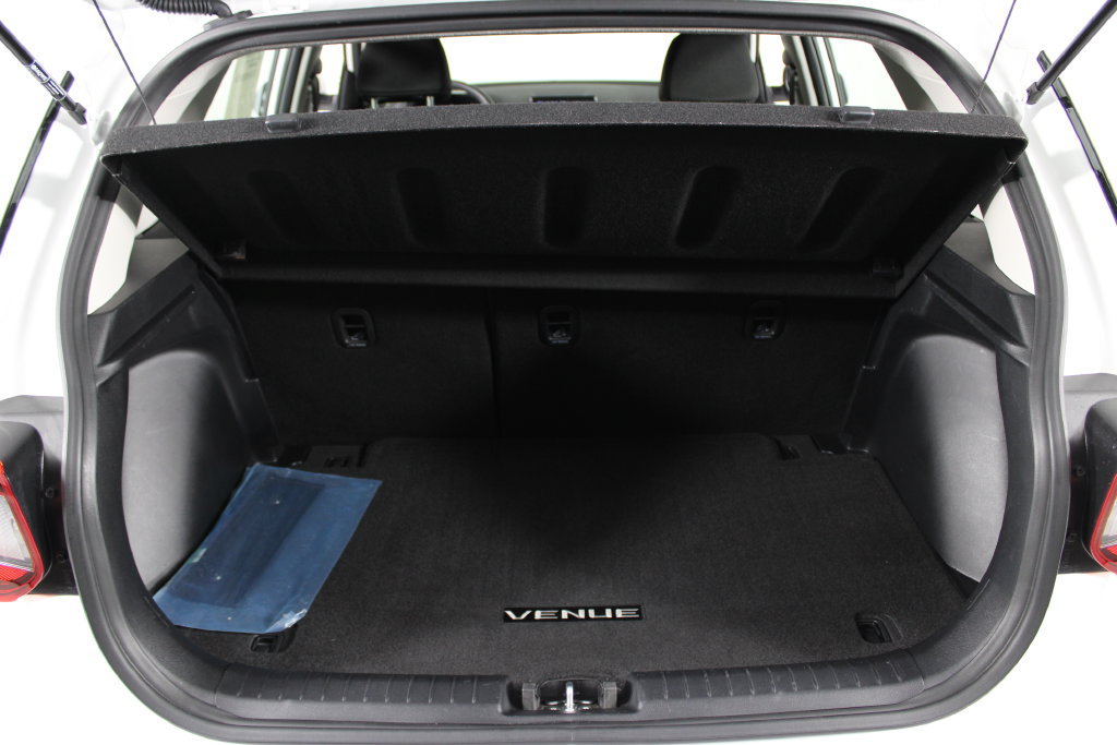 Certified 2024 Hyundai Venue SE FWD image 17