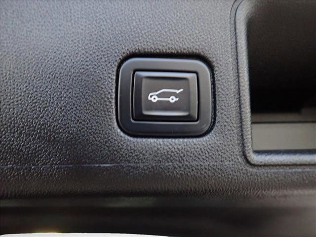 Used 2022 GMC Terrain AT4 w/ Infotainment Package II image 9