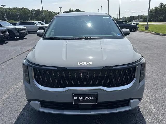 New 2027 Kia Carnival FWD image 2
