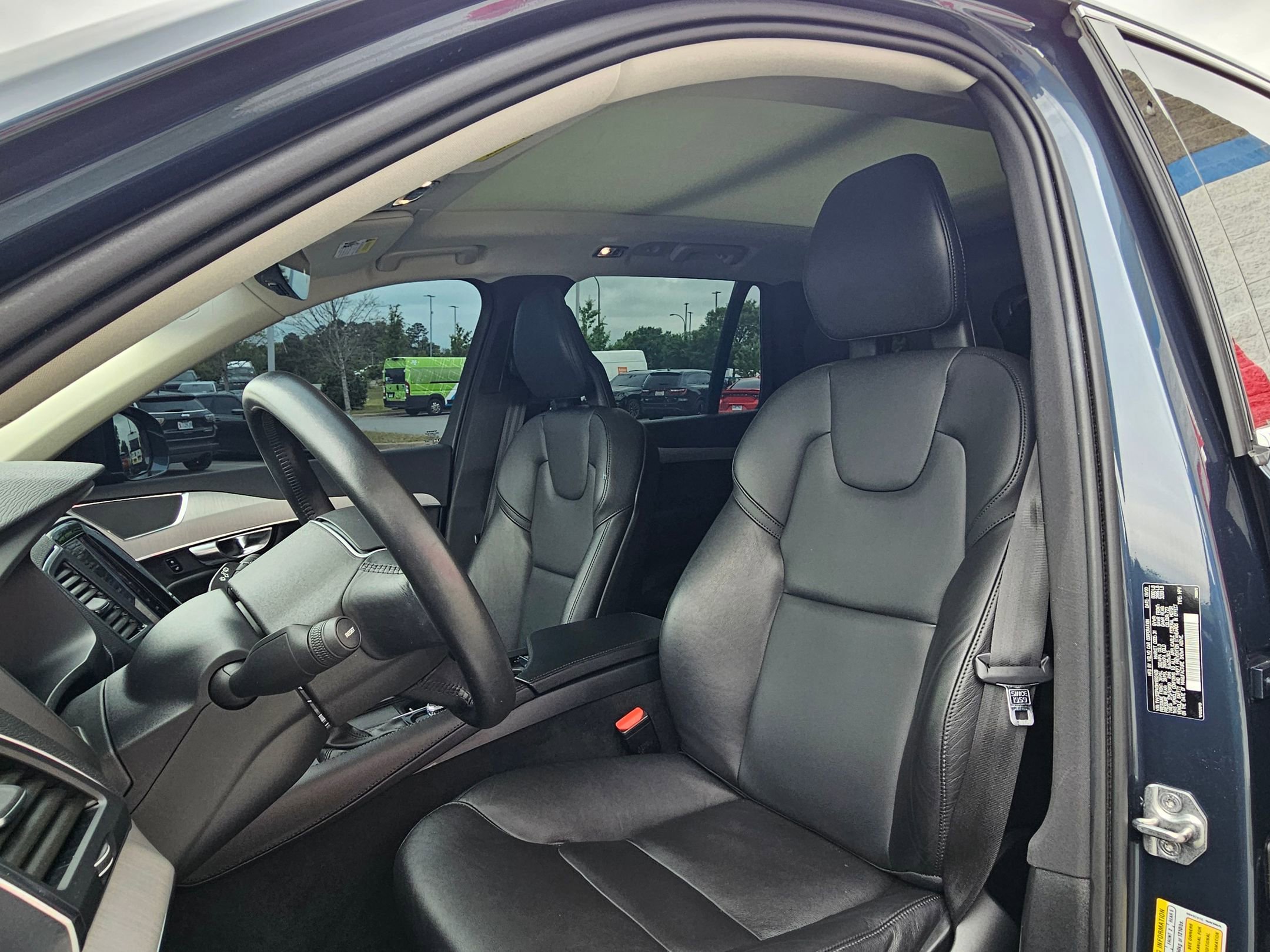 Used 2021 Volvo XC90 T5 Momentum w/ Climate Package image 21