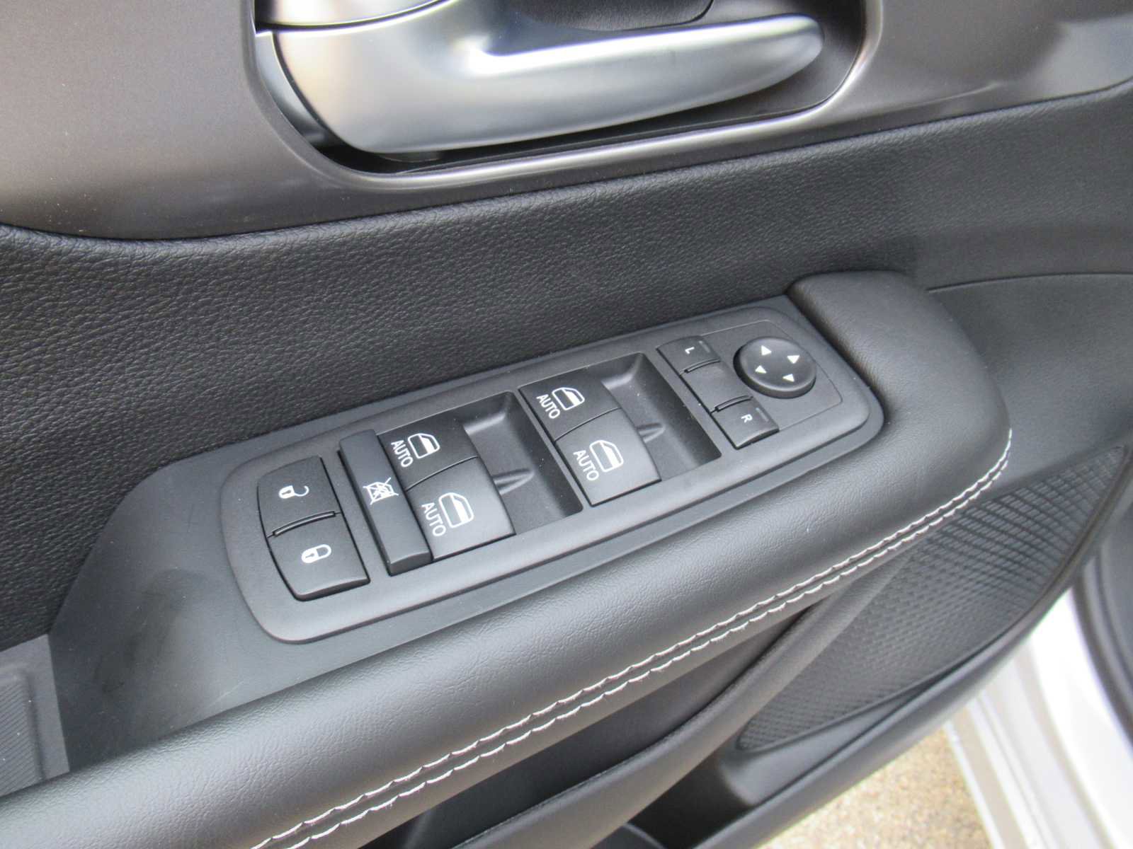 New 2026 Chrysler Voyager LX image 14