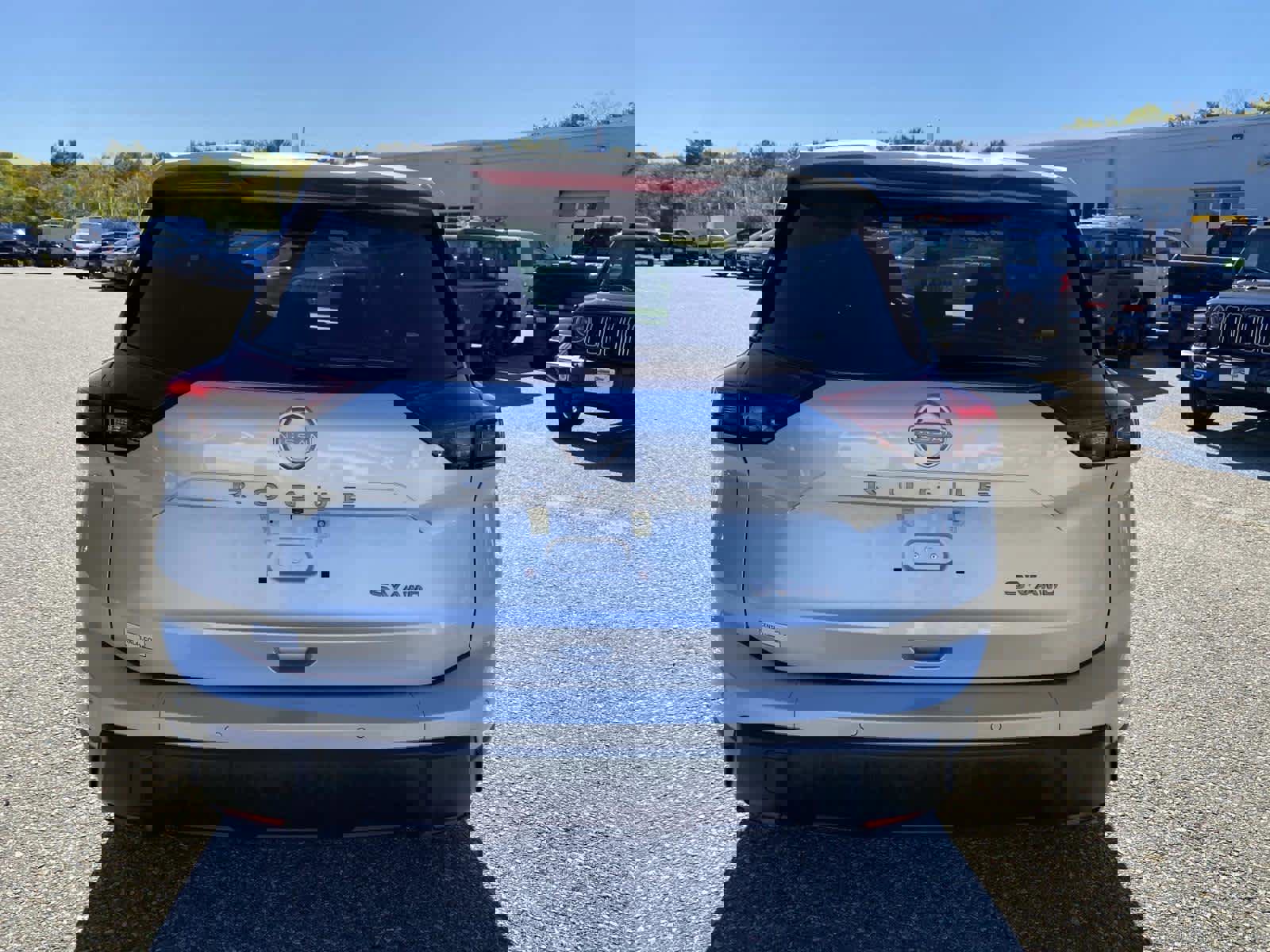 Used 2024 Nissan Rogue SV image 4