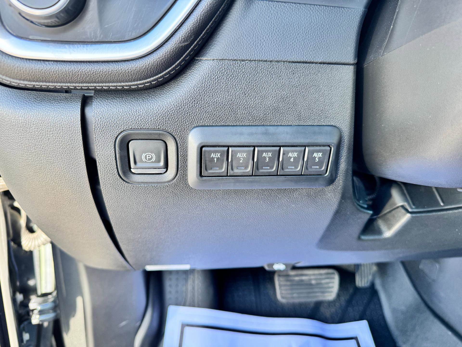 Used 2020 Chevrolet Silverado 3500 High Country image 26